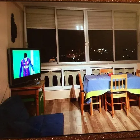 Captivating 2-bed In דירה *